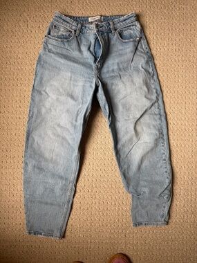 Abercrombie & Fitch Light Wash Curve Love “The 80s Mom High Rise”